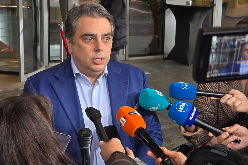 Асен Василев: Ако Пеевски управлява рафинерията, идва криза с горивата