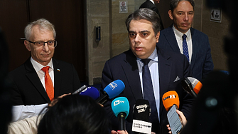 Незаконно е и нереално: Асен Василев за назначението на Спецов в „Лукойл“