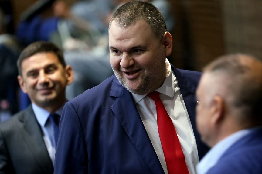 Жабите в тенджерата на Пеевски бавно се сваряват