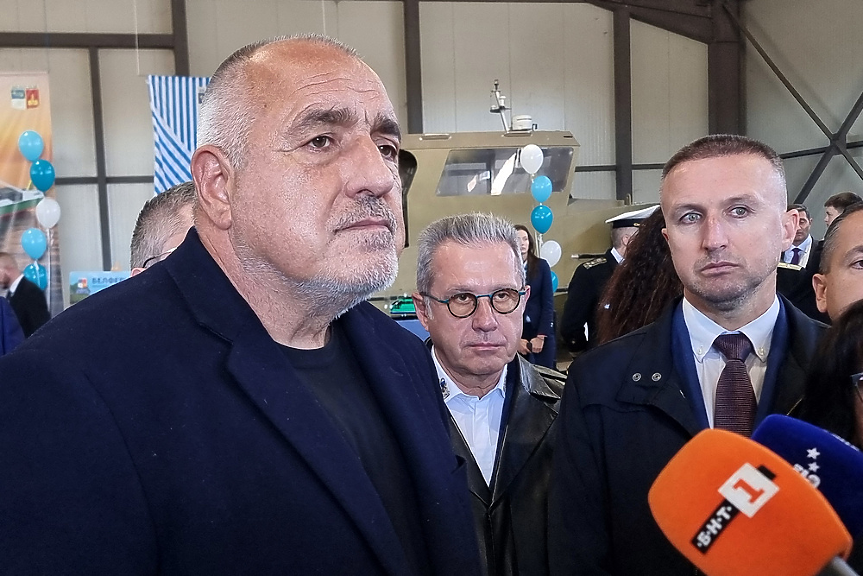 Сваляне на нивото: Борисов се снима със заместник на Пеевски и кмет на Ново начало