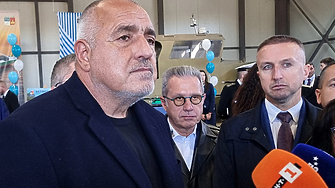 Сваляне на нивото: Борисов се снима със заместник на Пеевски и кмет на Ново начало