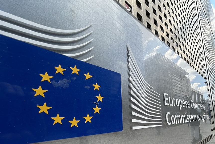 Брюксел: Скопие няма да тръгне към ЕС без българи в конституцията