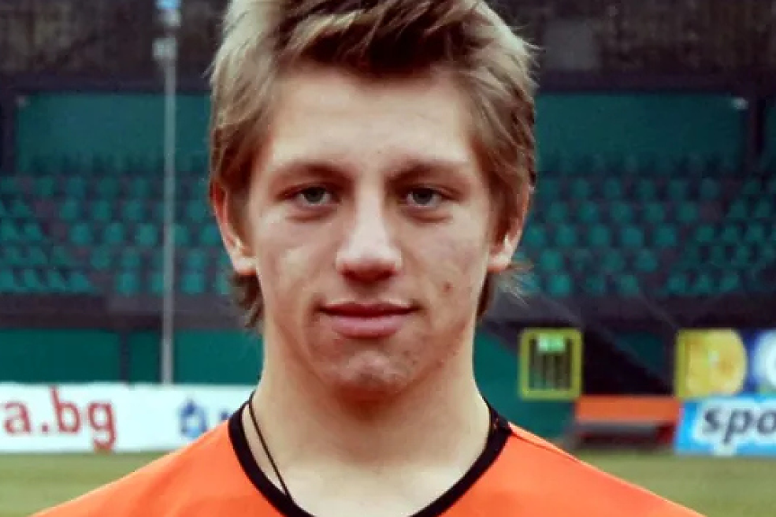 2 г. и 8 мес. условно за учителя, който спал с 13-годишна ученичка