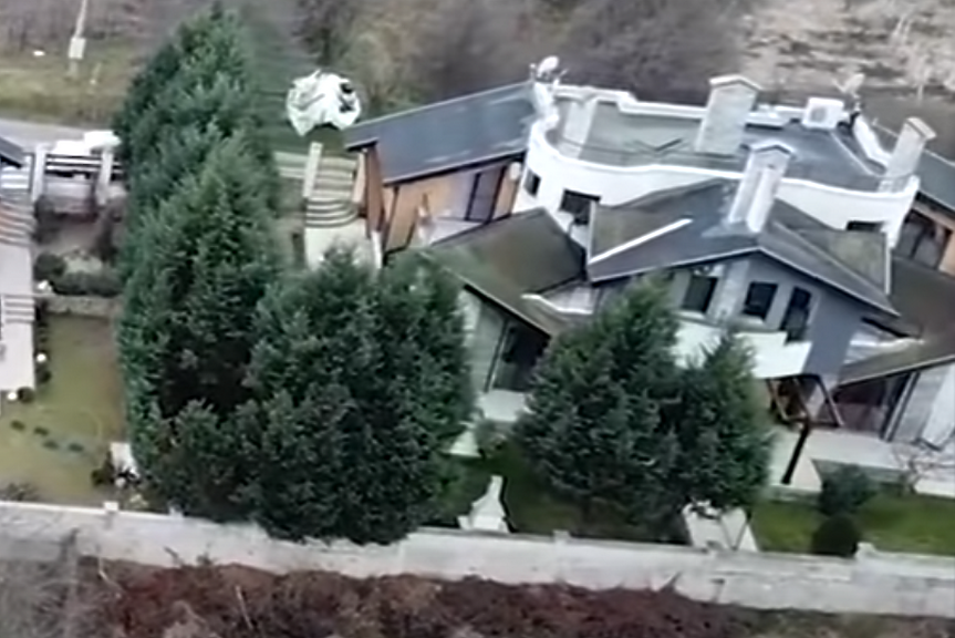 На 3 инстанции: Костадинов от 