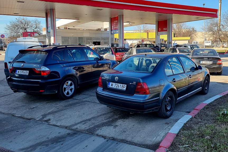 България разполага с бензин за около 35 дни и дизел за над 50 дни