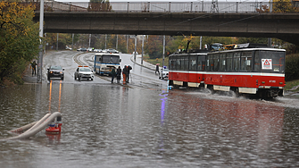 Дъждът спря четири трамвайни линии в София