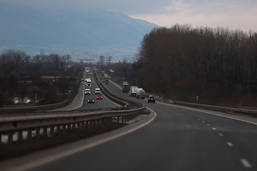 Следобед пускат ремонтирания участък от АМ 