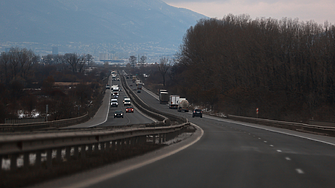 Следобед пускат ремонтирания участък от АМ 