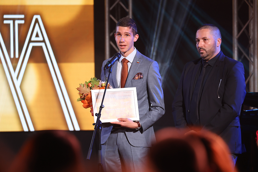 18-годишният ученик Мартин Атанасов е 