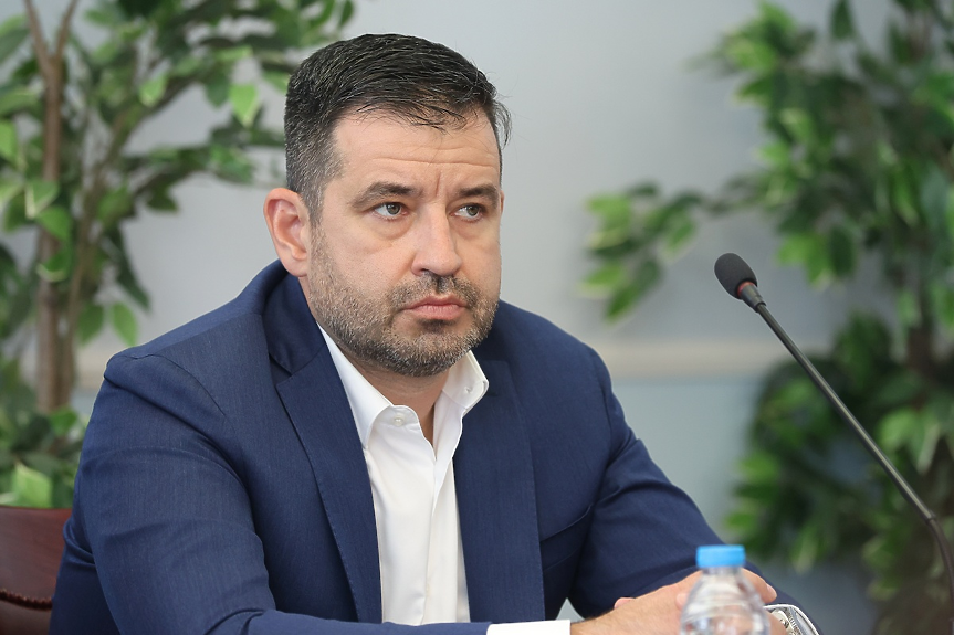 Управителят на НЗОК възстанови правата на заместника си