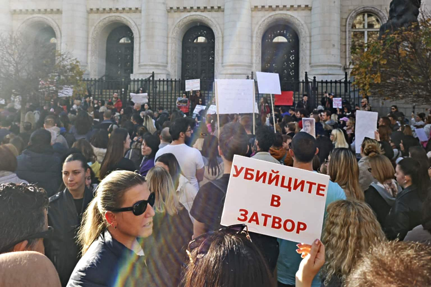Протести в София и Варна срещу насилието над животни (СНИМКИ)