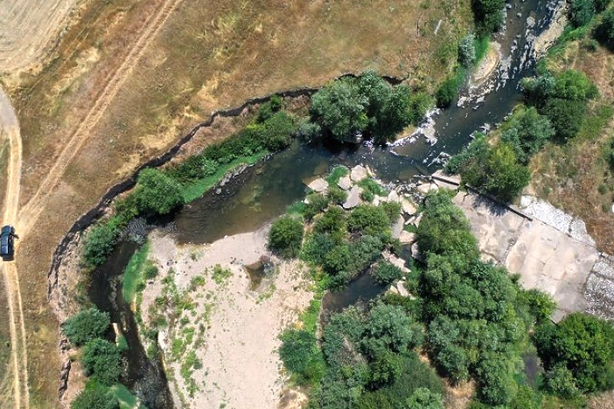 Неподдържани и изоставени съоръжения в реките създават риск от наводнения и застрашават речните екосистеми