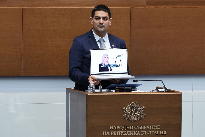 Радостин Василев пусна нов таен запис, спира взаимодействието с 