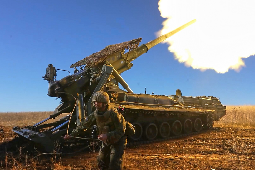 Украински удар по руска рафинерия за самолетно гориво. Оръдията не замлъкват