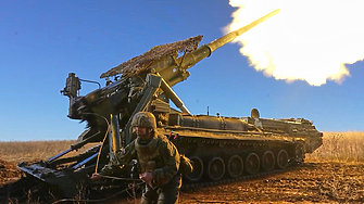 Украински удар по руска рафинерия за самолетно гориво. Оръдията не замлъкват