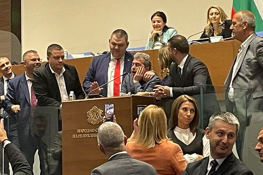 ДЕНЯТ В НЯКОЛКО РЕДА: 