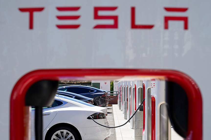 Tesla губи ключови мениджъри на фона на спадащи продажби и поредни проблеми с Cybertruck