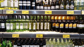 ЕС иска Тръмп да махне митата върху виното, твърдия алкохол и пастата