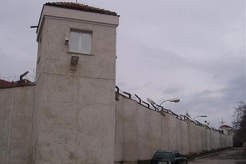 След изненадваща акция във Варненския затвор: петима надзиратели задържани