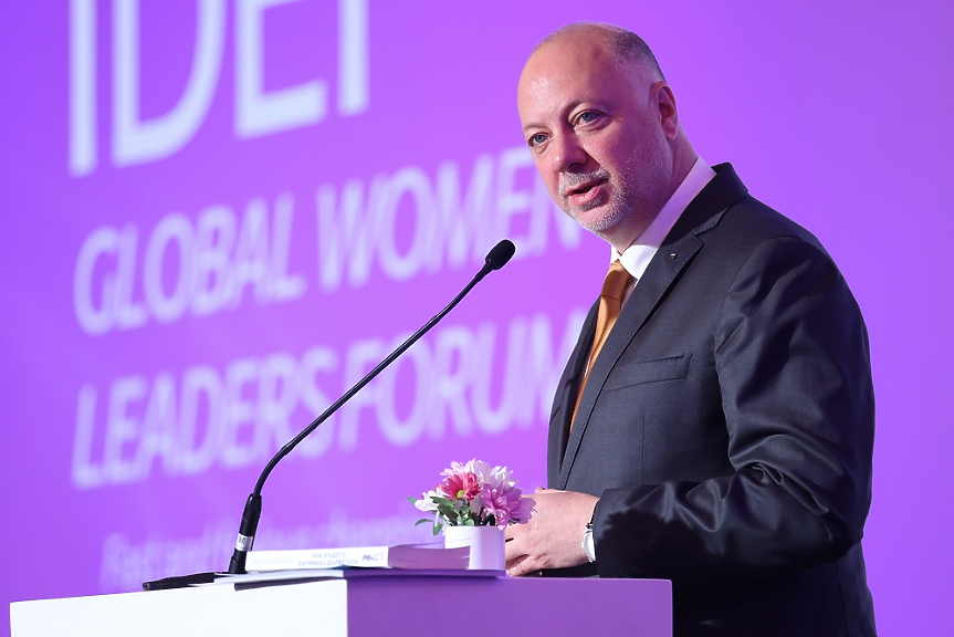 И премиерът не знае ще има ли коледни добавки за пенсионерите