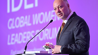 И премиерът не знае ще има ли коледни добавки за пенсионерите