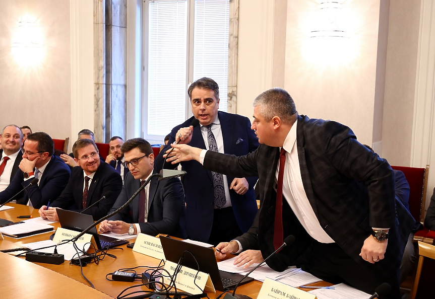 Скандал в парламента: мнозинството опитa да приеме бюджета 