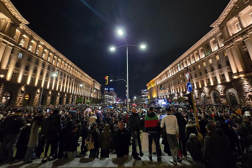 ДЕНЯТ В НЯКОЛКО РЕДА: Благомир Коцев пуснат под гаранция. Бюджетът - оттеглен
