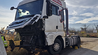 Километражът отлетял на 100 м... Обвиниха шофьора на камион, убил 3-членно семейство 