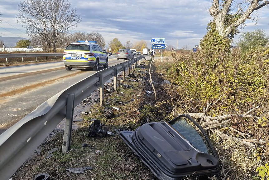 Бръкнал да си търси телефона... Парадоксално - мантинелата не пази, а убива край Пловдив