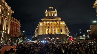 Срещу бюджета: хиляди блокираха центъра на София. Депутати напускат НС по малките часове (СНИМКИ+ВИДЕО)