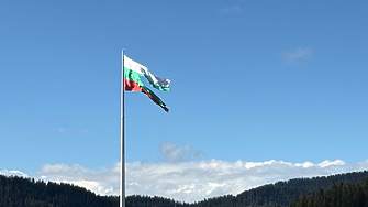 Патриотично: знамето на Рожен пак се скъса