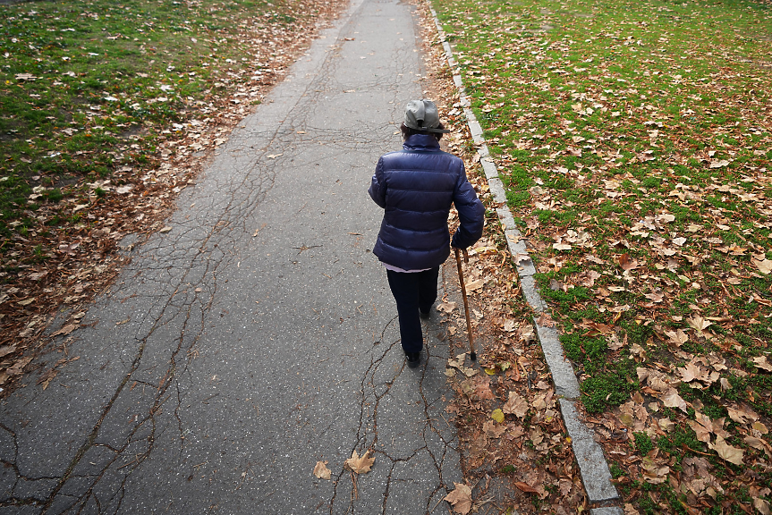Предупредителни кодове за силен вятър в 18 области