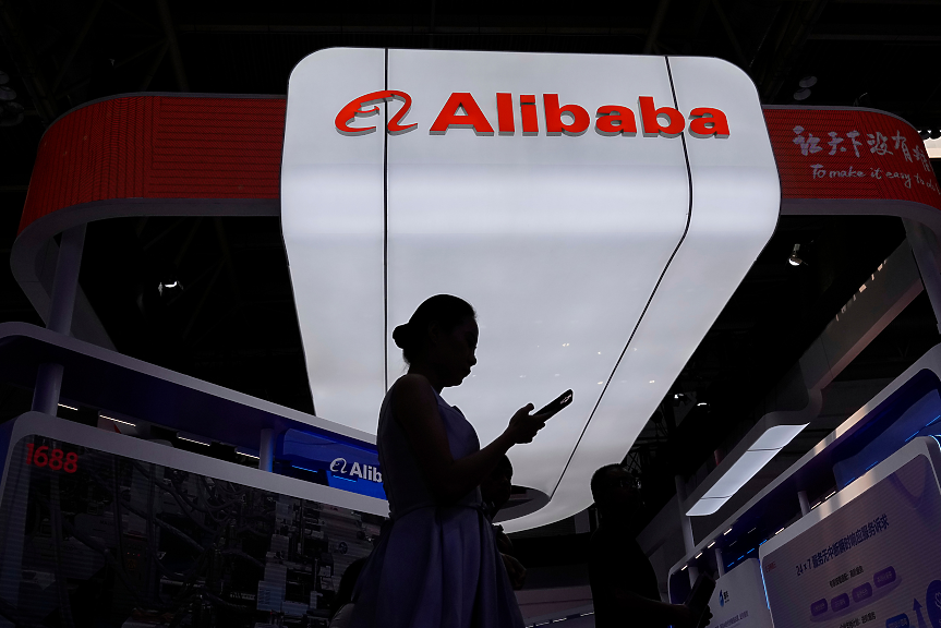 Bloomberg: Пентагонът обмисля включване на Alibaba и Baidu в списъка на военни партньори на Китай