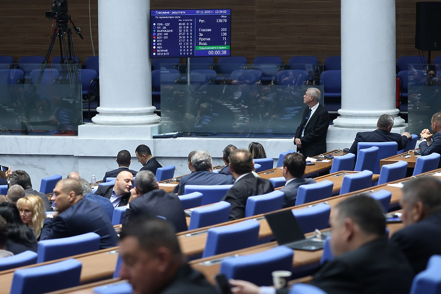 Бюджетите на ДОО и НЗОК минаха на първо четене