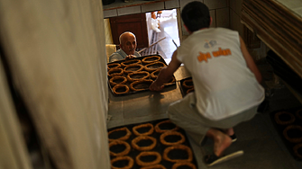 Отровени и починали туристи след храна и кафета в Истанбул