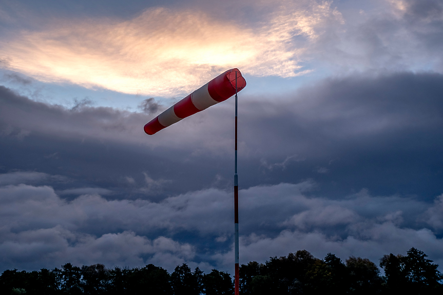 Опасно ветровито време днес 