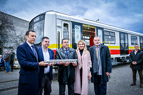 Ето ги новите влакчета за метрото - "модерен, по-европейски и по-устойчив транспорт" (СНИМКИ)