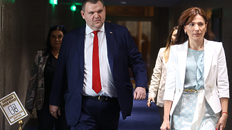 Мнозинството спаси Митов от изслушване за чадър върху ДПС-Ново начало
