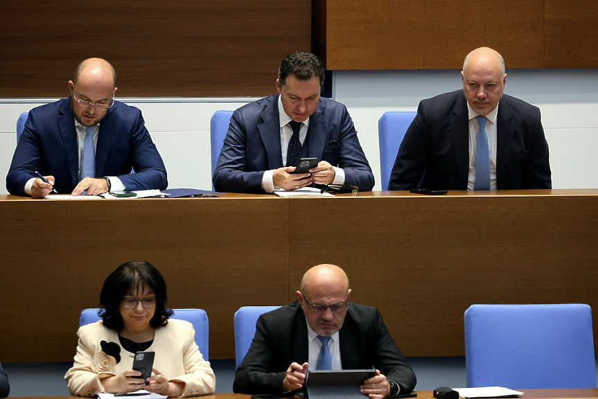 Почвата за вдигане на здравната осигуровка от 8 на 10% се подготвя ударно