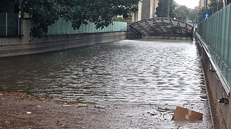 Обилни валежи и риск от наводнения в Югозападна България в четвъртък