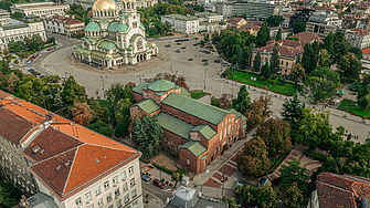 След призив на Пеевски: депутатският паркинг при 