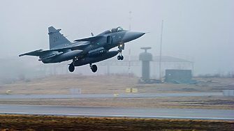 Швеция търси ракети, с които може да нанася удари далече зад противниковите линии