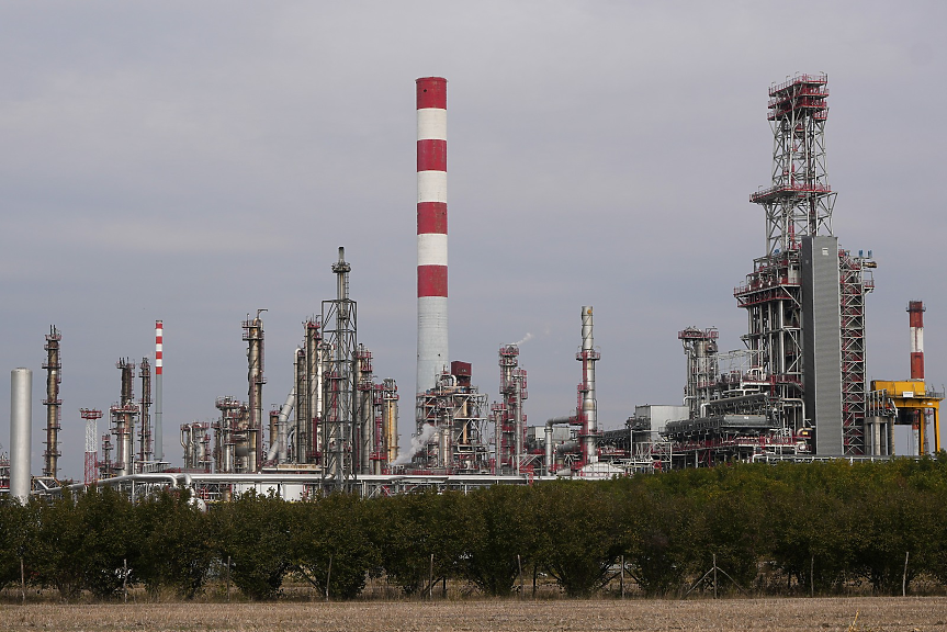 Белград отваря път към национализация на НИС, ако Русия не продаде дяла си