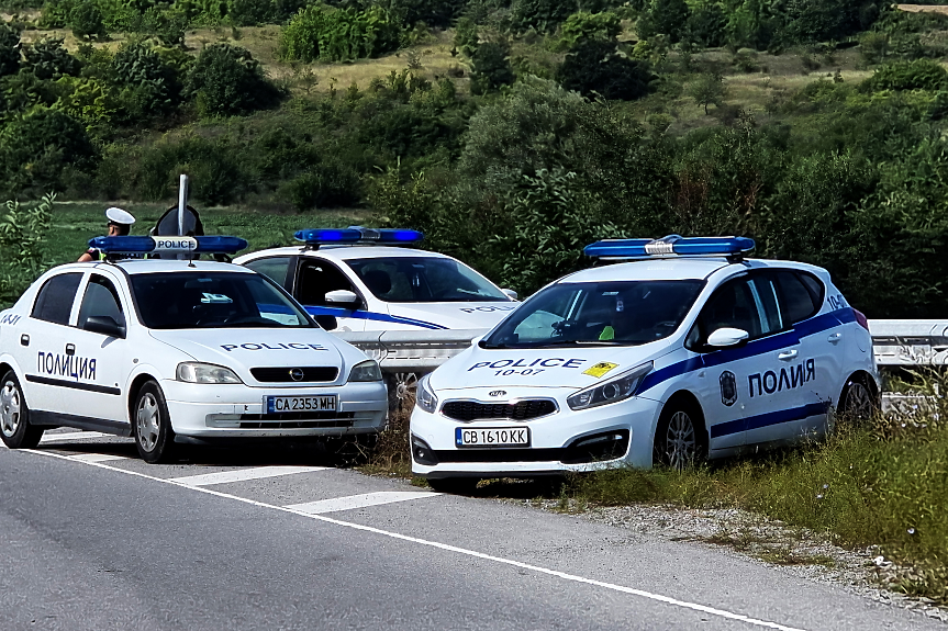 5 патрула преследват безуспешно 100 км водач от село - той се оказа на  2,29 промила