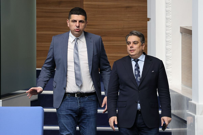 ПП-ДБ: Борисов обяви, че изтегля бюджета, но Пеевски му дръпна ушите