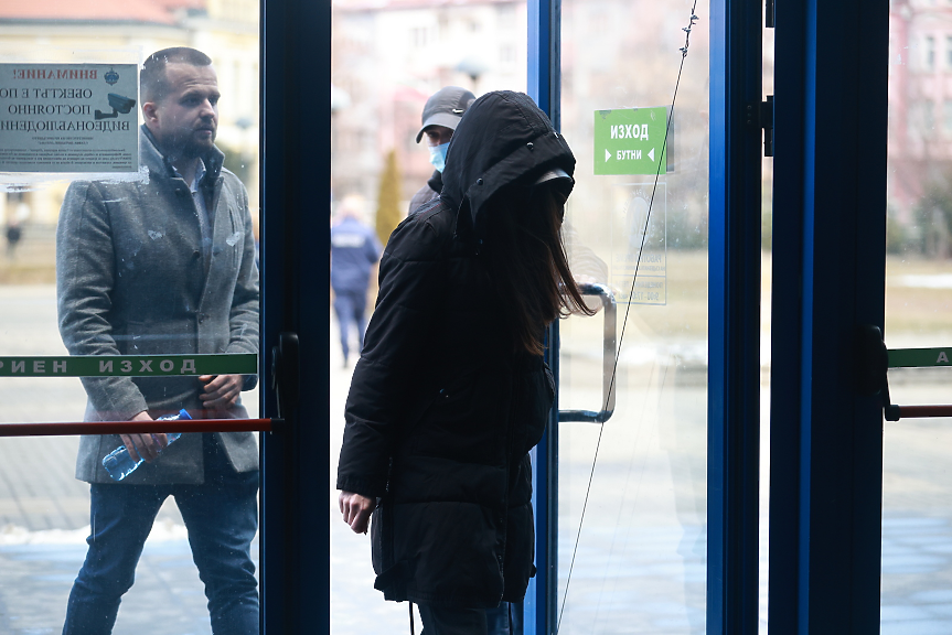 Пет години затвор за полицайката, укрила пътния убиец Семерджиев