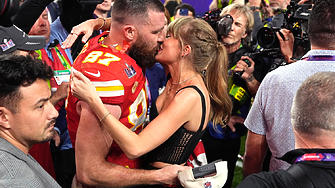 Парасоциален е думата за 2025 г. на речника на Кеймбридж. Какво означава?