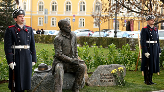 Паметник на Захарий Стоянов в София