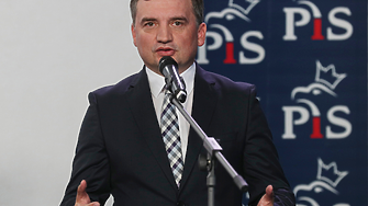 Полша издирва свой бивш министър, той се крие при Орбан